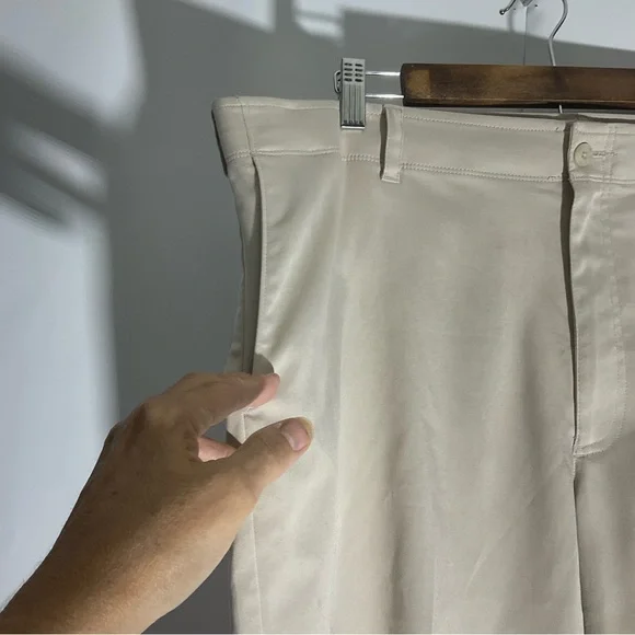 PGA TOUR Men’s 9” Flat Front Horizontal Textured Stretch Golf Short Khaki Sz 40. - Picture 7 of 13